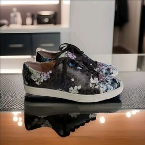 Calvin Klein Imilia Floral lace up shoes size 8.5